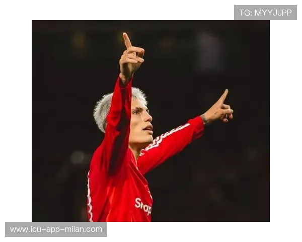 曼联右路突破出彩，加纳乔冷静搓射破门